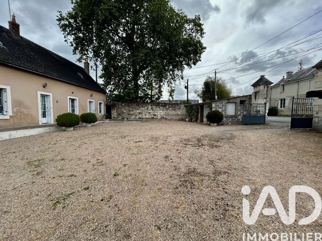 Maison 90 m² à Brain-Sur-Allonnes  - photo 2