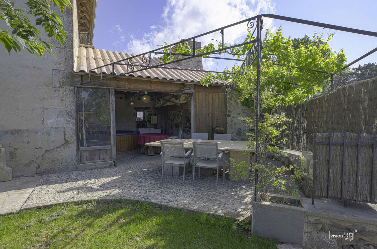 Maison à CRANDELLES