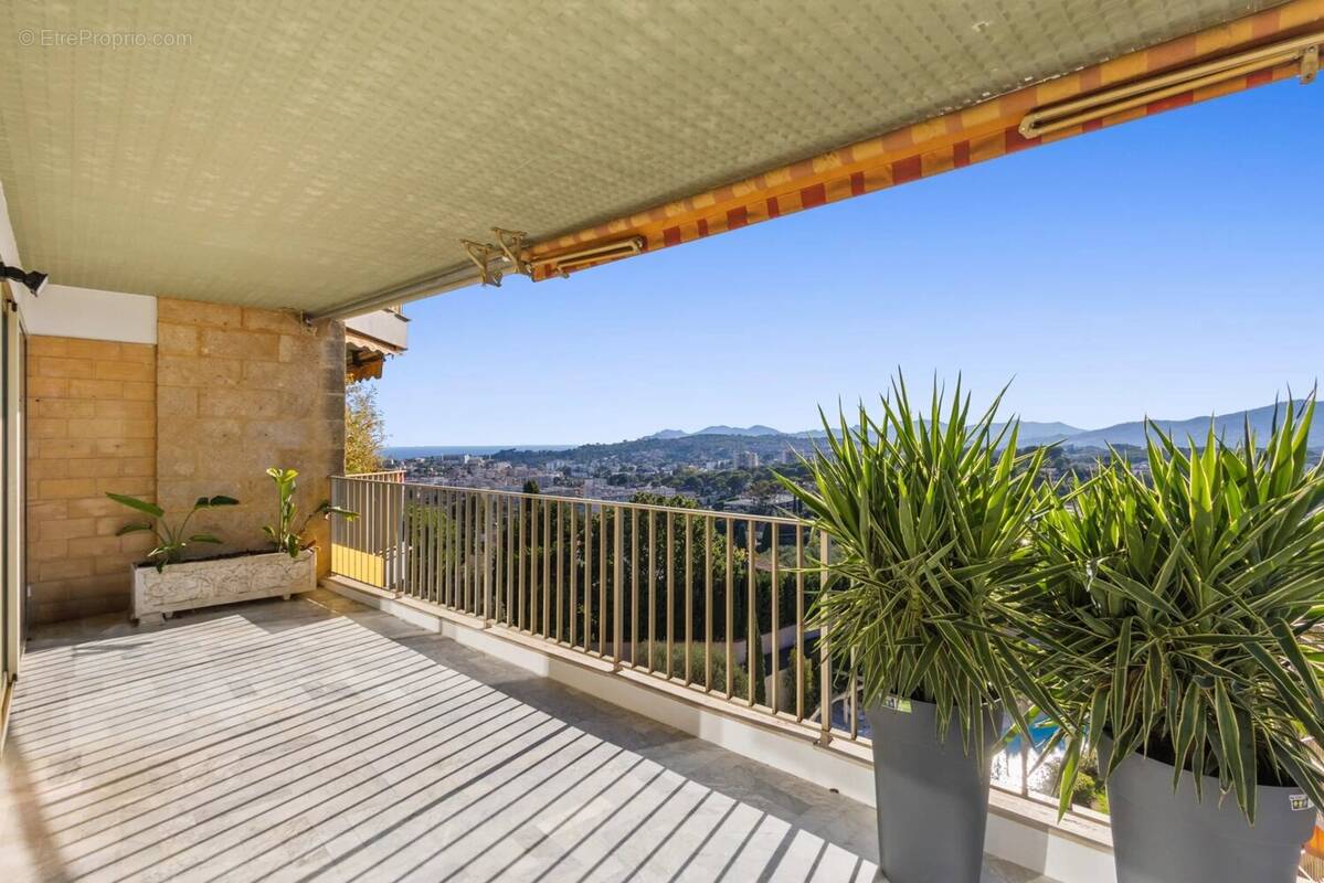 Appartement à LE CANNET