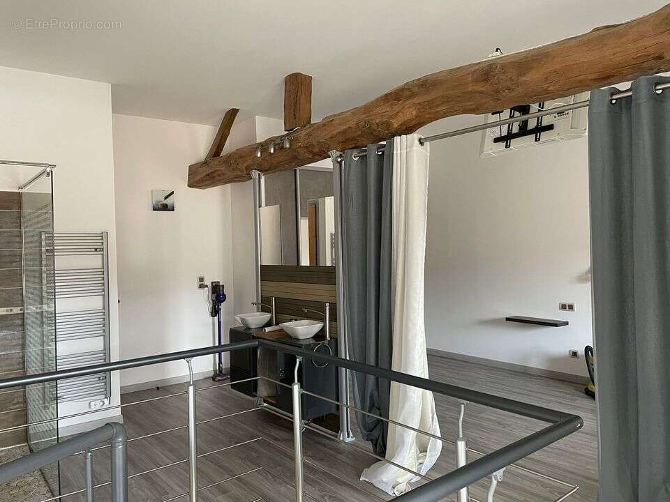 A PRUZILLY PROCHE MACON EN BOURGOGNE MAISON 5 PIECES DE 125 M² - Maison à PRUZILLY