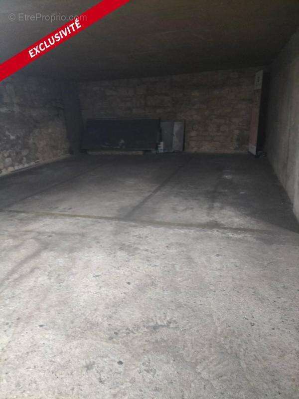 Parking à PARIS-11E