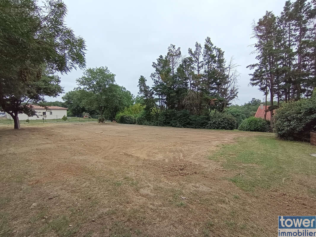 Terrain à GRENADE