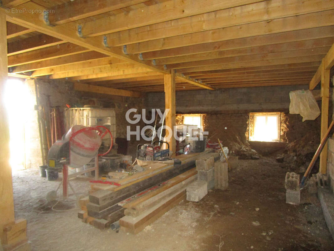 Grange en partie rénovée - photo 8