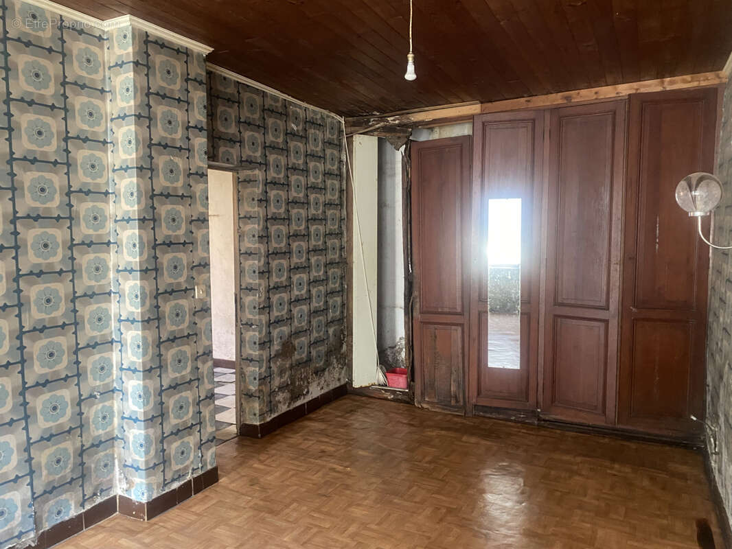 Maison à LUSSAC-LES-EGLISES