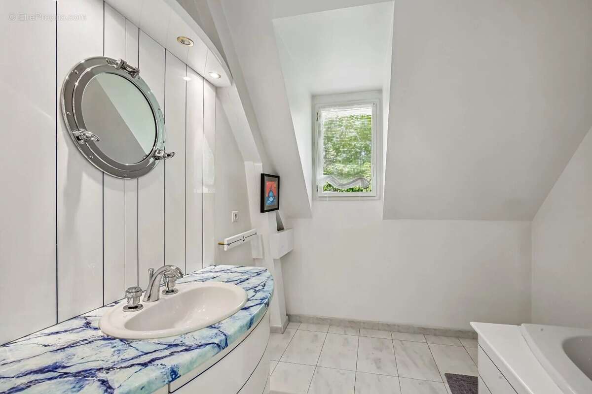 Le vesinet sud, 8 mn rer, maison contemporaine de 261 m² - 5 chambres - terrain 1000 m² - photo 17