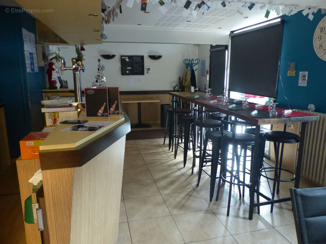 Commerce à LES HERBIERS