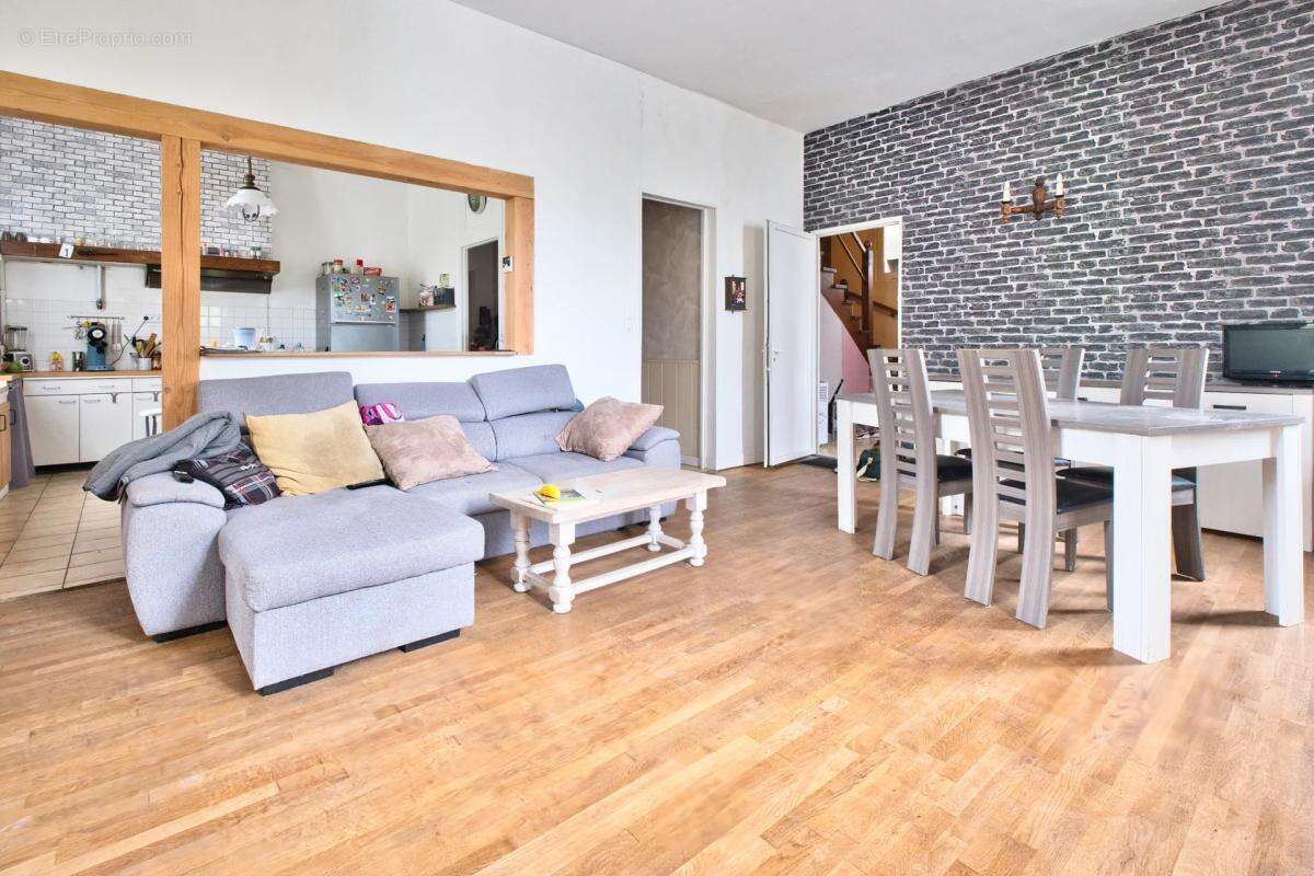 Maison à SAINT-ASTIER