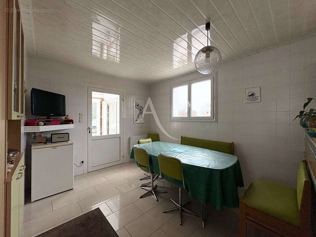 Maison 7 pièces - 5 chambres - NALLIERS - photo 7