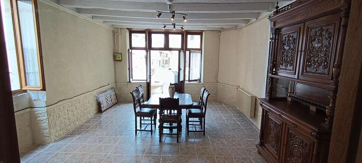 Le veurdre - maison de bourg 180 m2, studio, terrain + garage - photo 10