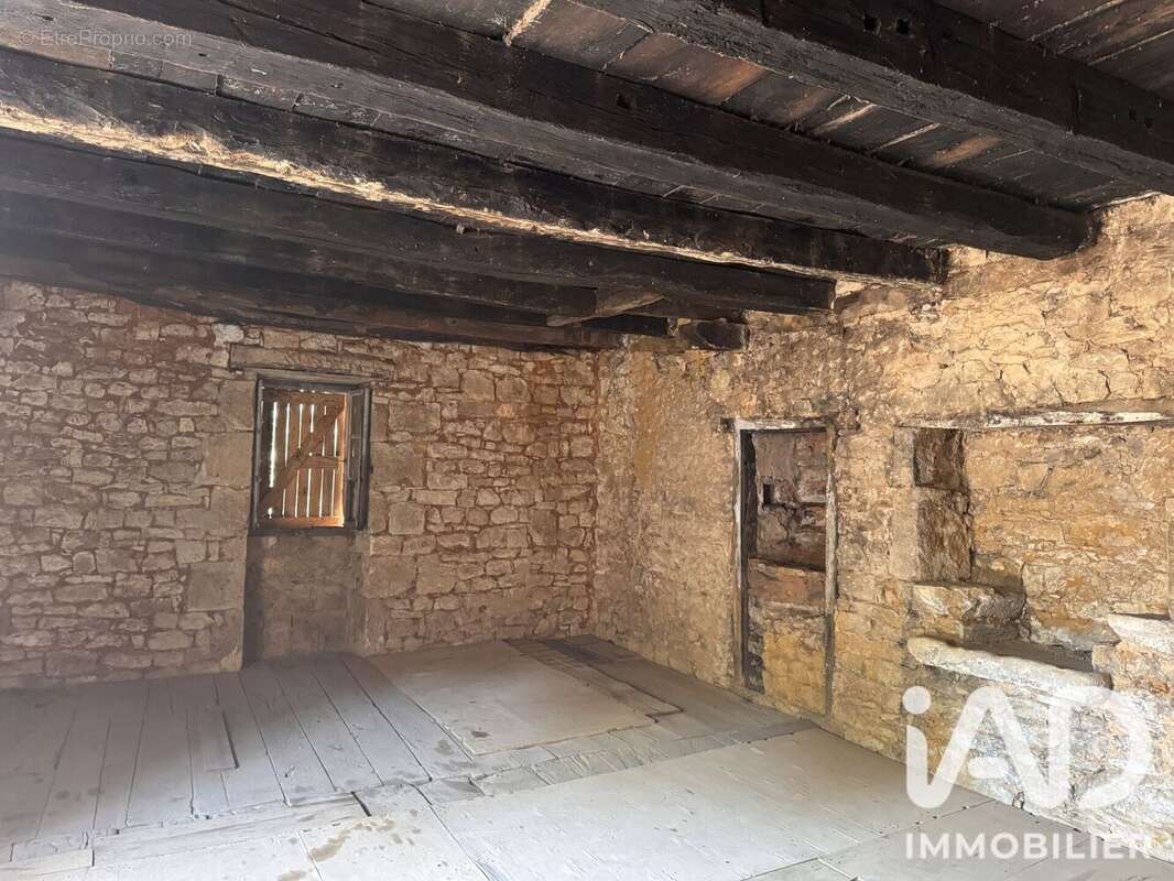 Maison 35 m² à Caniac-Du-Causse  - photo 4
