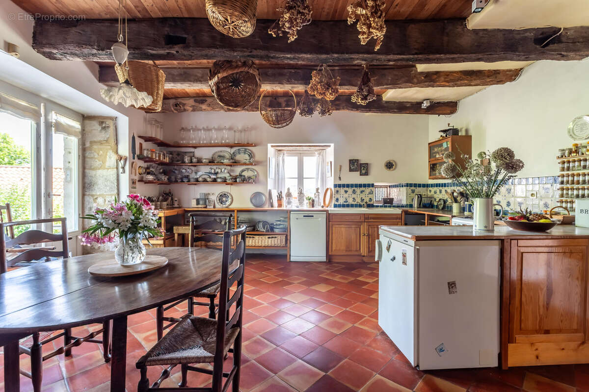 Maison de campagne avec annexes, piscine, grange et vue - photo 15