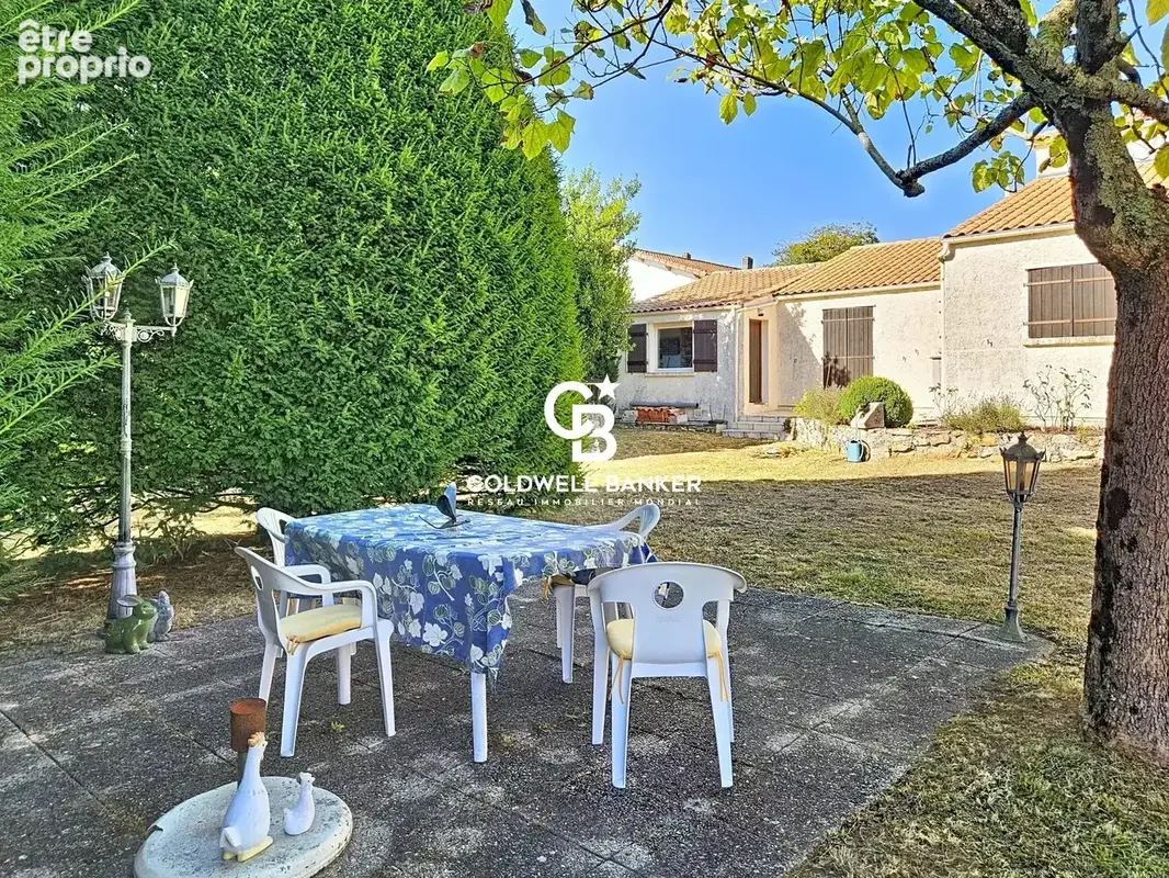 Maison familiale de 3 chambres avec jardin et garage — Meursac - photo 6