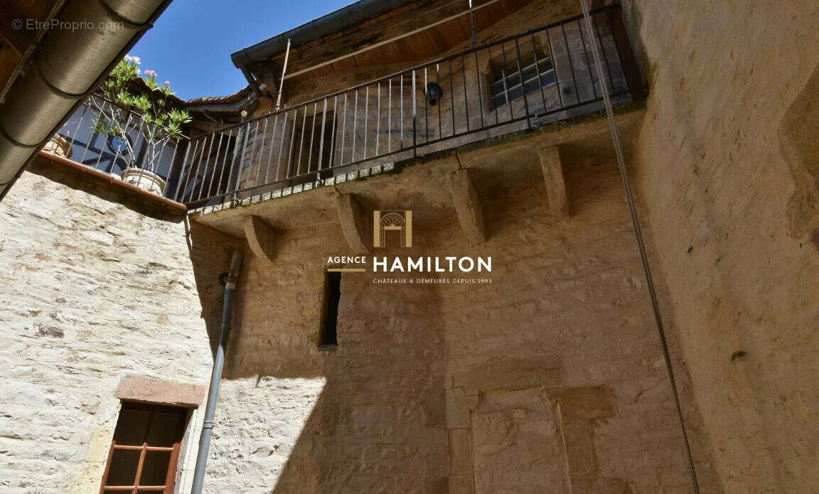 Immeuble historique avec jardin et piscine interieure - ideal projet touristique - photo 11