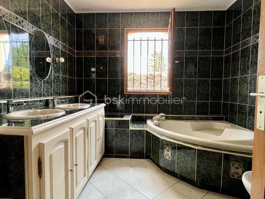 SAUJON  -  maison plain-pied 98 m2 sur terrain clos 514 m2 - photo 8