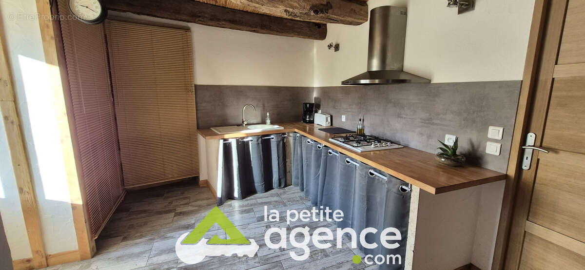 Maison en pierres avec poutres apparentes - photo 4