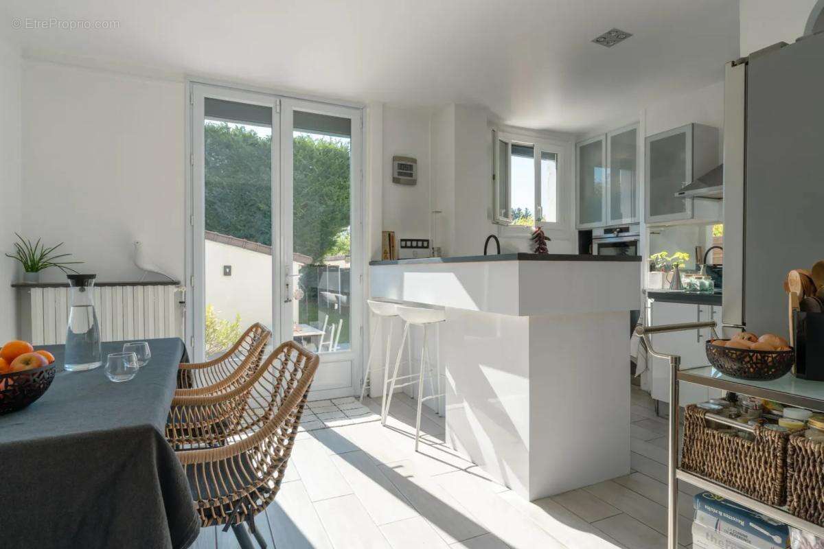 Maison rénovée 6 pièces 153 m² à Antony - photo 6