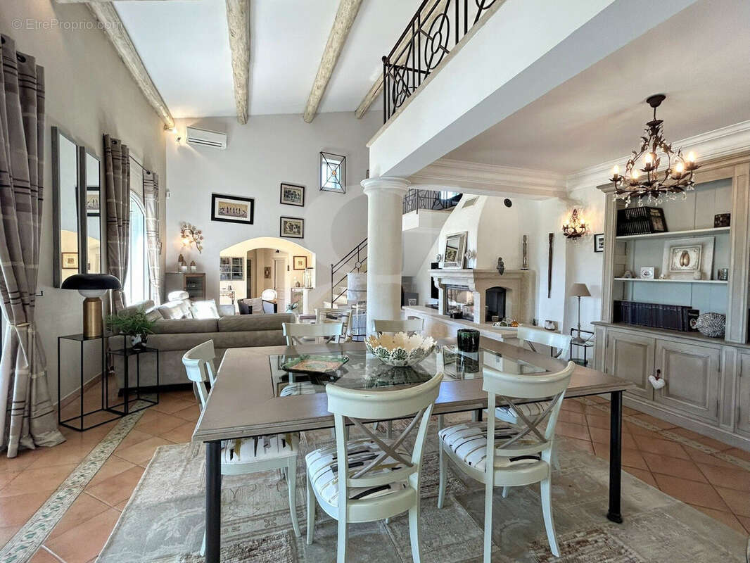 Maison à PERNES-LES-FONTAINES