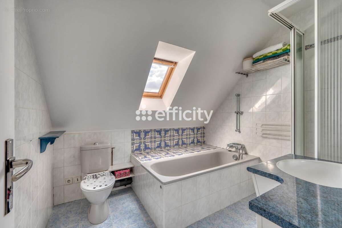 Maison à MERY-SUR-OISE