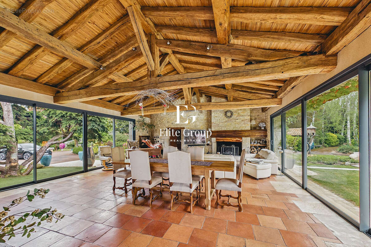 À vendre demeure de charme - 415 m² au coeur d'un parc arboré de 2,6 hectares - photo 7