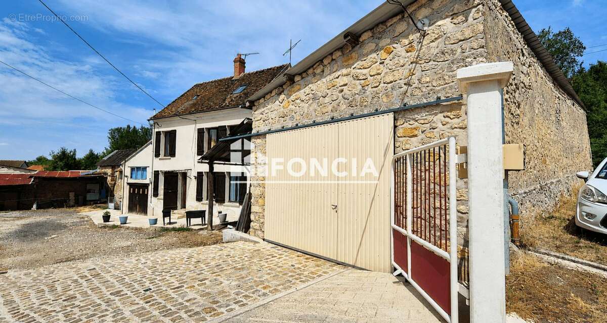 Maison ancienne avec garage, terrasse et beau potentiel d’évolution – Secteur Coincy - photo 13