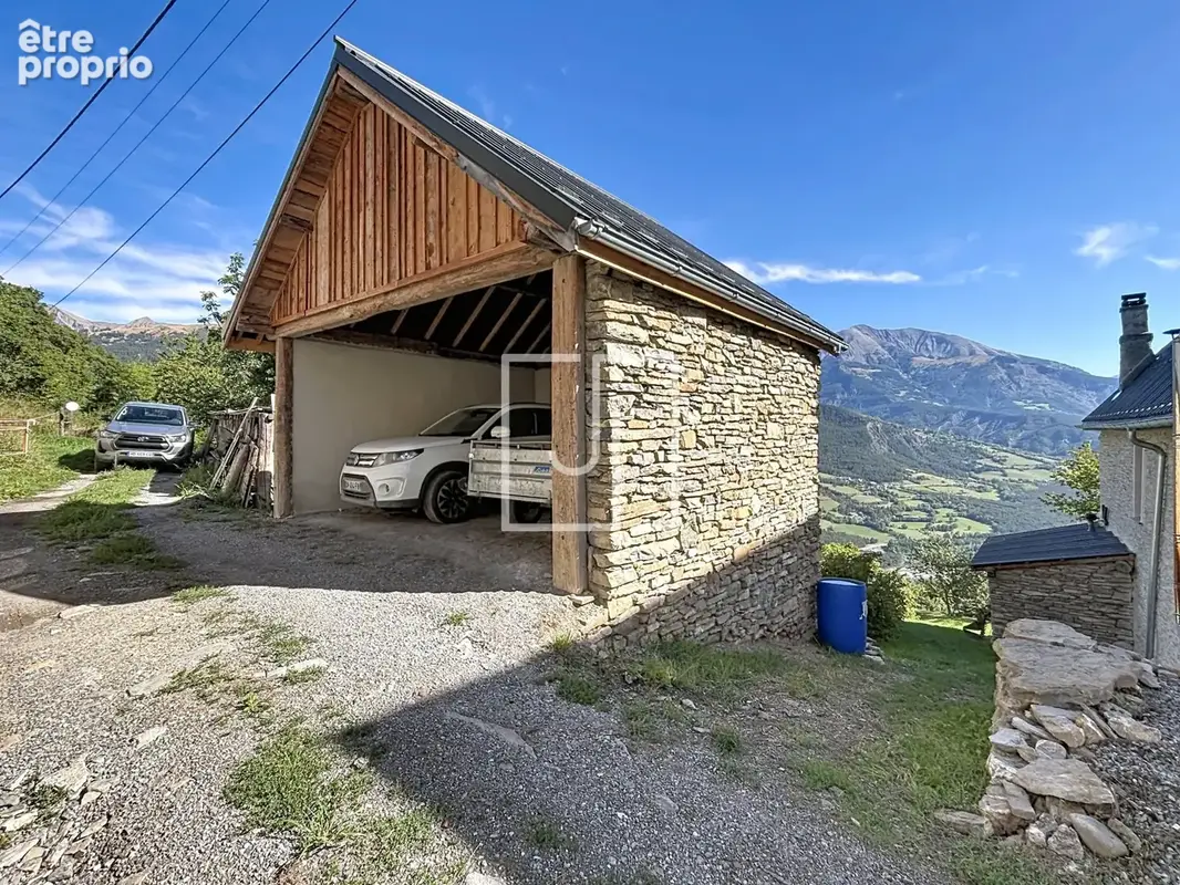 Ancien corps de ferme rénové avec dépendances et 3 400 m2 de terrain - photo 35