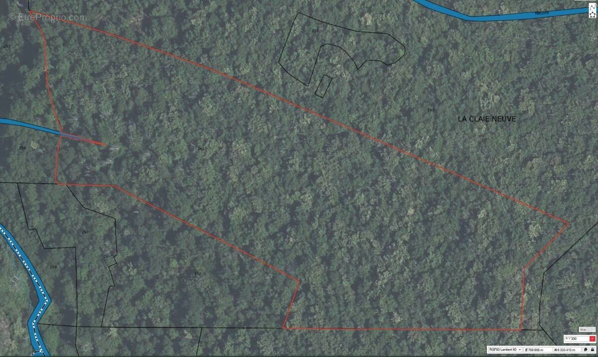 Terrain à LES PLANTIERS
