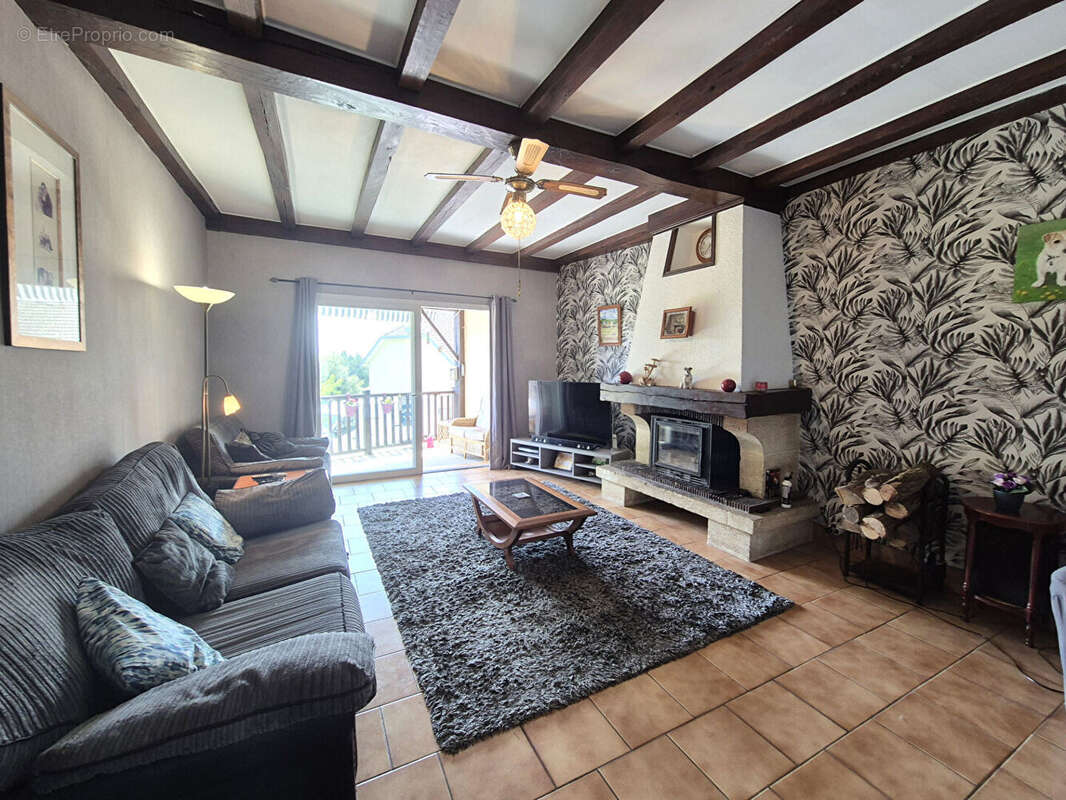 Maison à COUSSAC-BONNEVAL