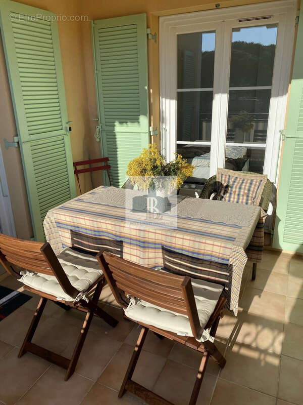 Saint-Tropez, appartement 2 chambres, 2 balcons, vue dégagée - photo 2