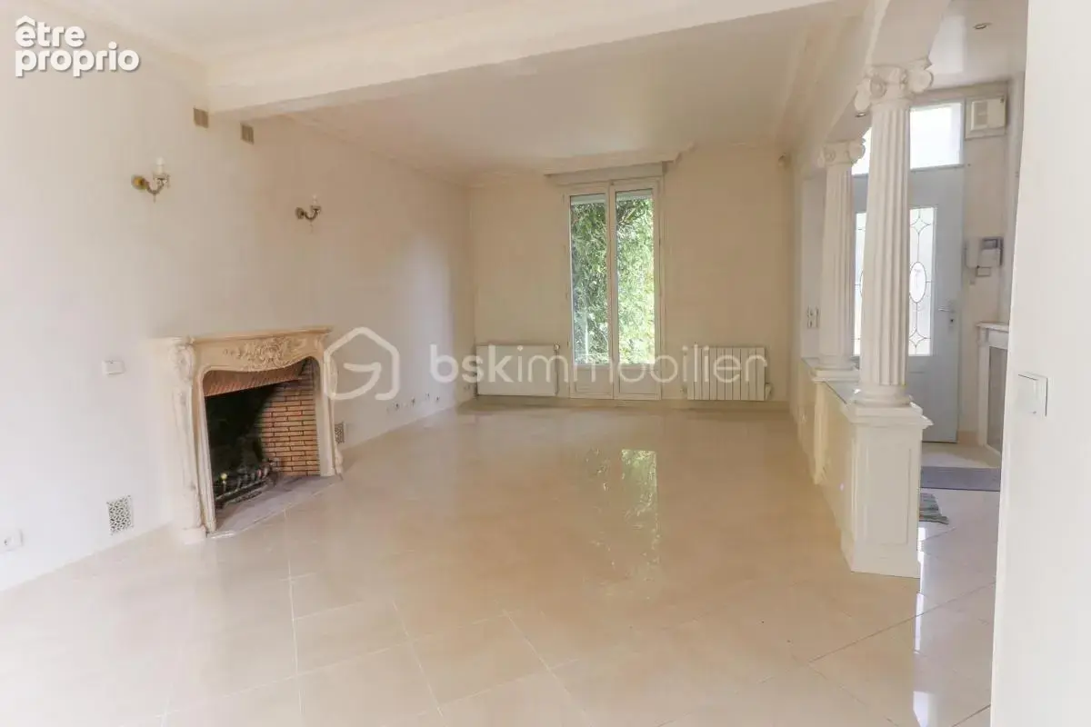  Maison familiale 3 chambres – Grand jardin – Sous-sol total – Garage – Gare RER D à pied - photo 3