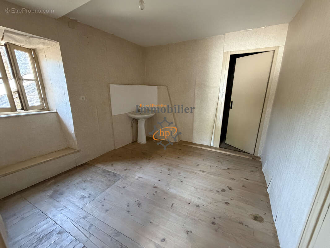 Vente maison de village avec garage et parcelle de bois de 4 0000 m2 à Coupiac - photo 14