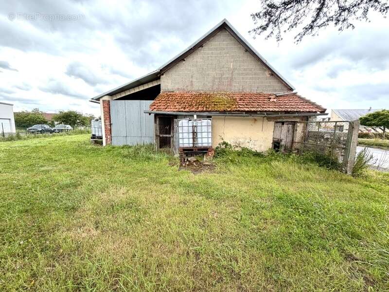 Maison en pierre de 111 m² avec garage, dépendance et terrain de 1 374 m² – Fort potentiel MOON SUR ELLE (50) - photo 3