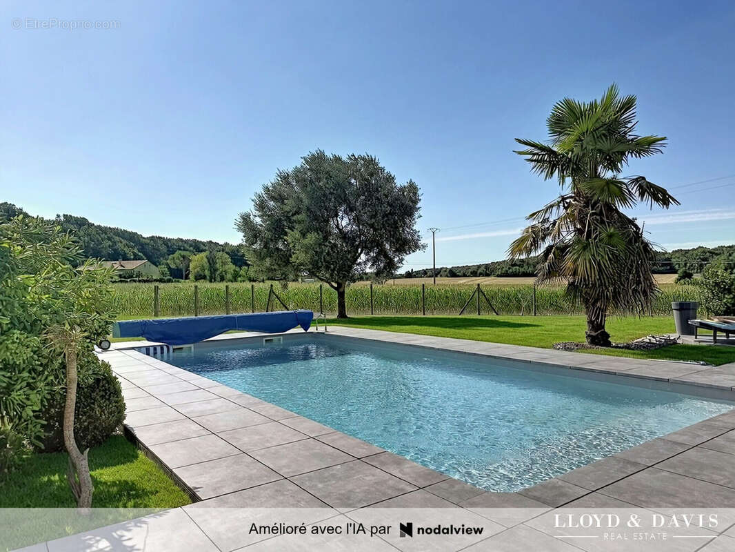 Maison 134 m² à Saint-Sulpice-De-Royan  - photo 2