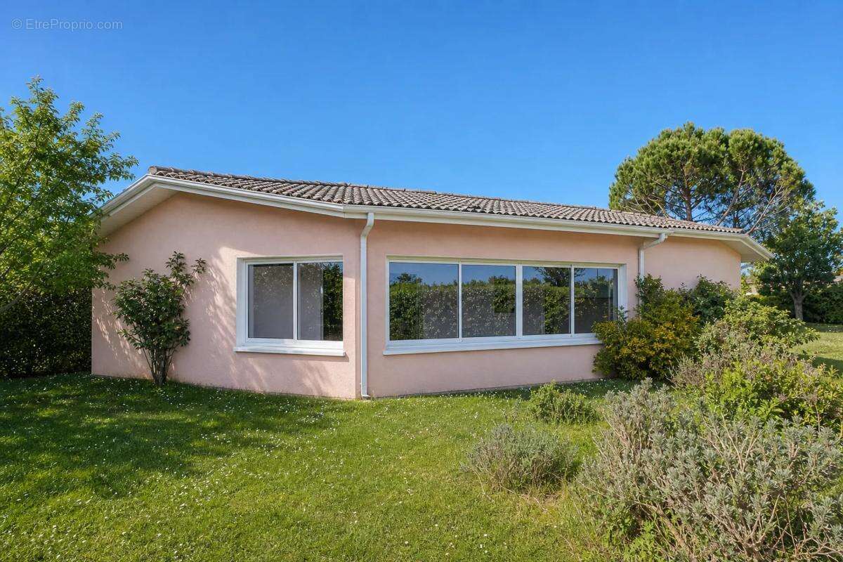 Maison à ARENGOSSE