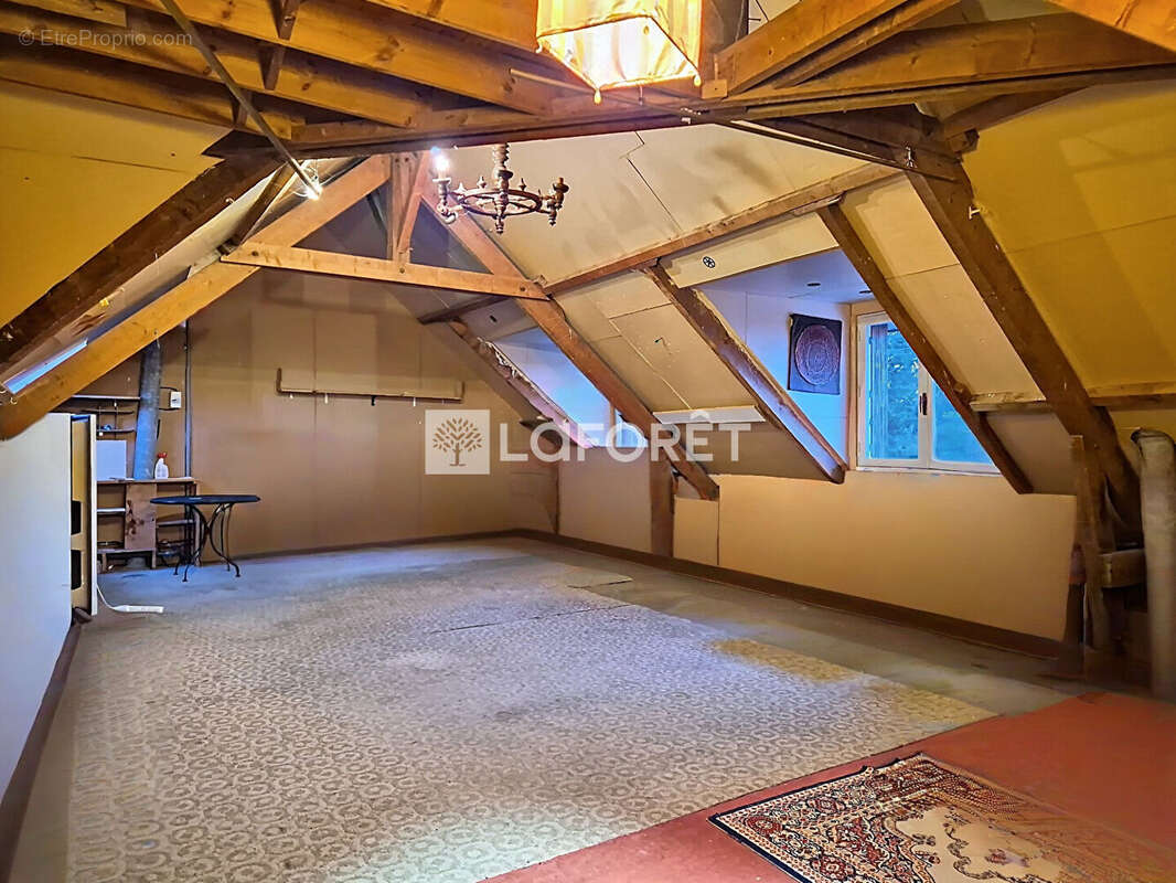 MAISON DE BOURG - LE RHEU - 8 pièces, 5 chambres - 187 m2 - Parcelle 566 m2 - photo 14