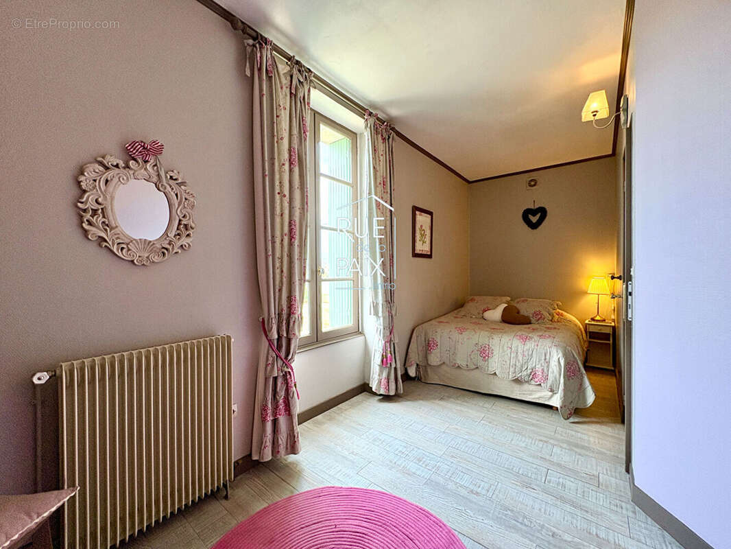 Maison à VENDEUVRE-DU-POITOU