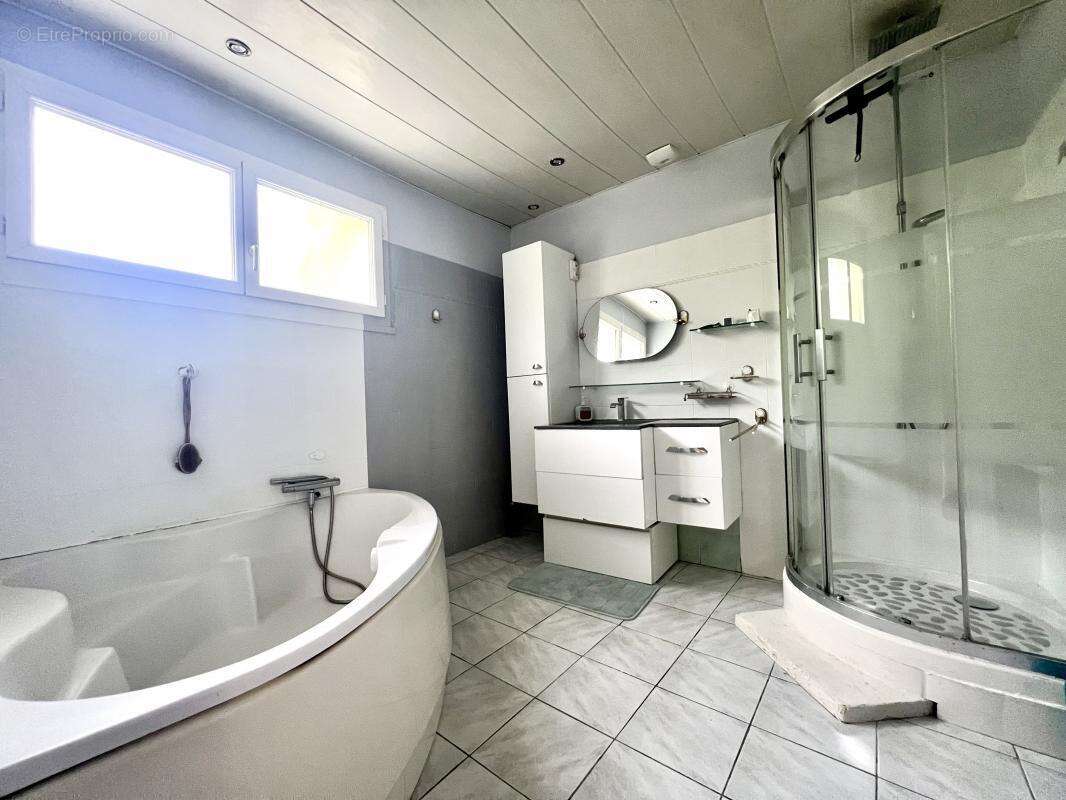 Maison à SAINTE-HELENE