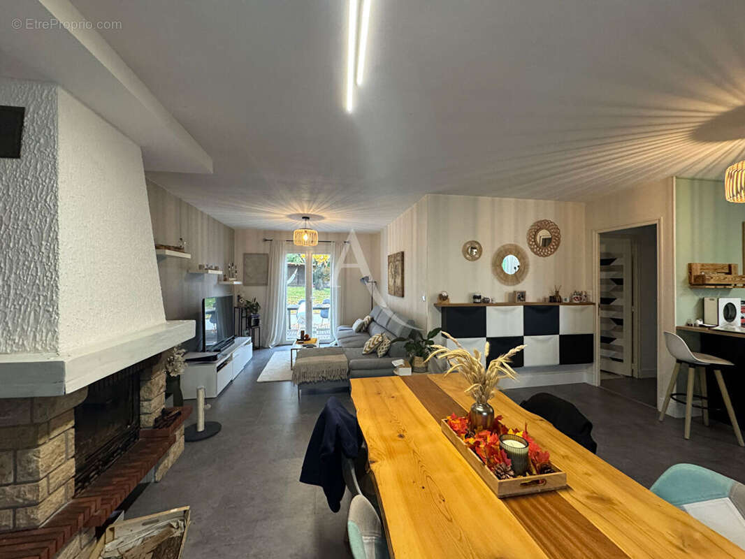 Maison à LABESSIERE-CANDEIL