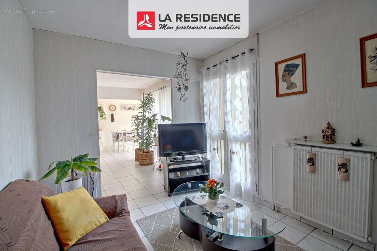 Appartement à LES MUREAUX