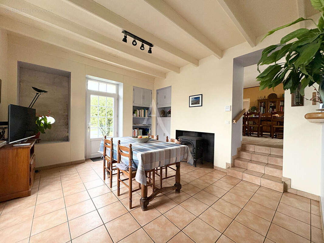 Maison à LE POIRE-SUR-VELLUIRE