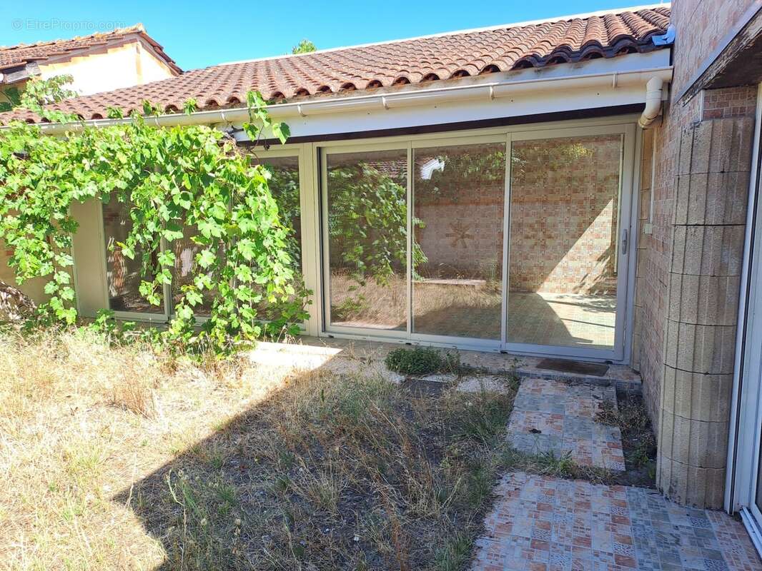 Grande Maison énorme potentiel - photo 13