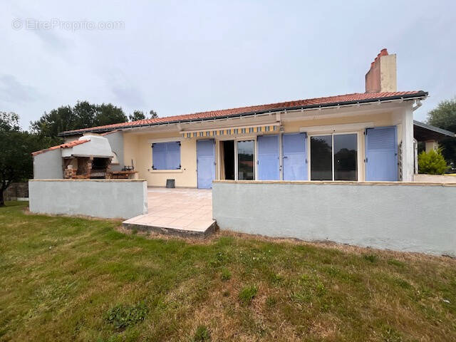 Maison à SAINT-GEORGES-DE-POINTINDOUX