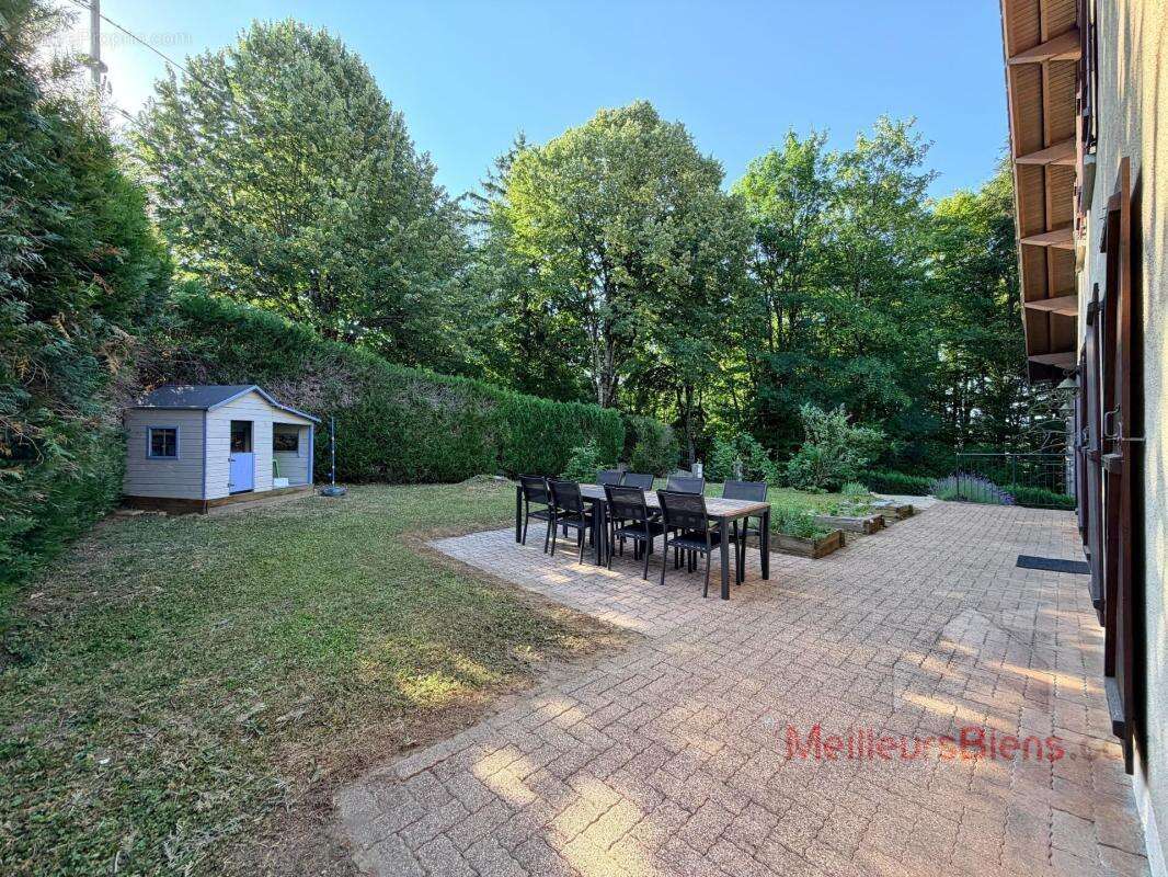 Maison familiale rénovée - 7 pièces - 5 chambres - Grand jardin - Lons-le-Saunier - photo 15