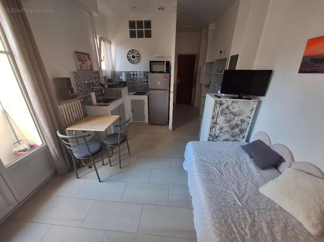 Beau studio meublé avec balcon - photo 3