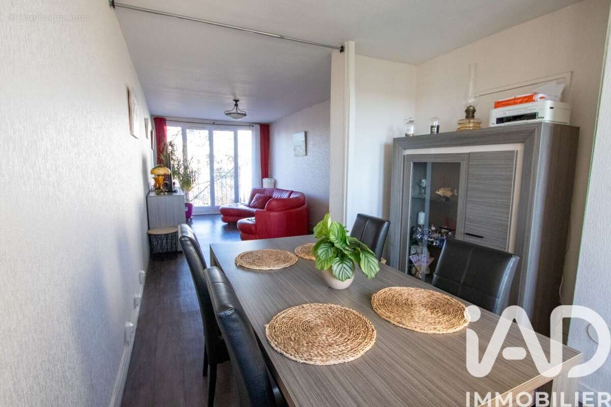 Photo 2 - Appartement à SAINT-CYR-L'ECOLE