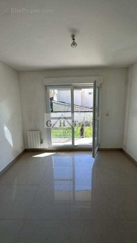 Immeuble a vendre entièrement rénové – 3 logements – saint-denis - photo 3