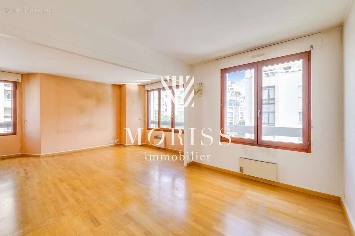 Appartement à COURBEVOIE