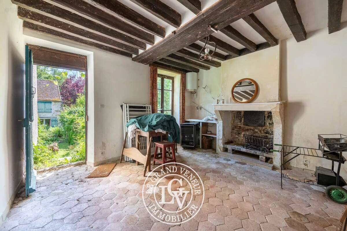 Maison à DORMELLES