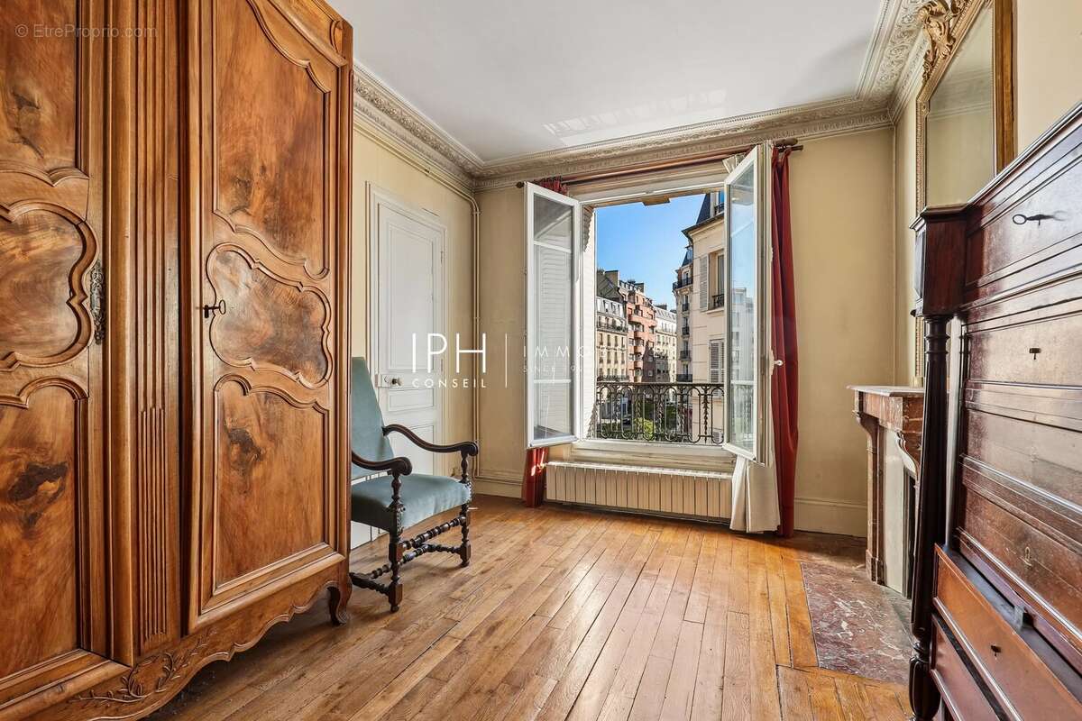 Appartement à NEUILLY-SUR-SEINE