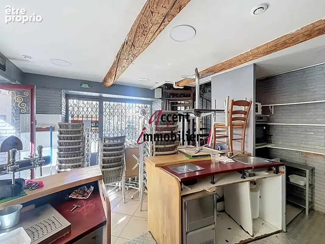 À vendre - Murs et fonds de commerce -Café / Bar avec terrasse au coeur de Cavaillon - photo 3