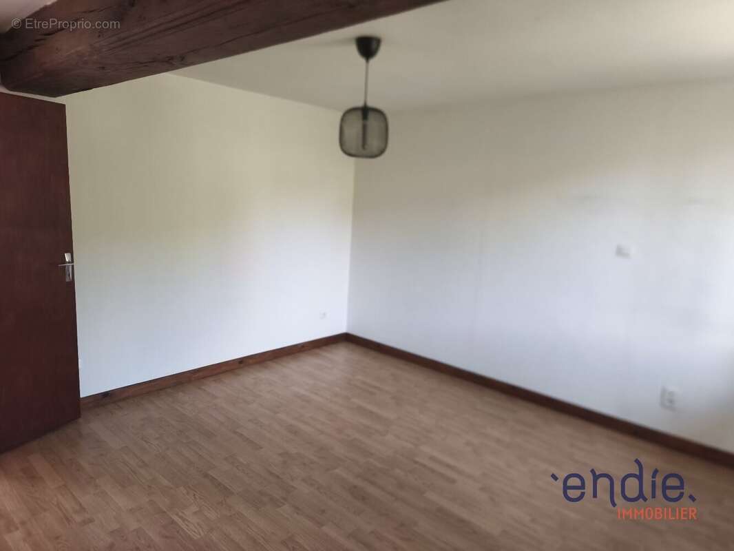 Maison 3 pièces (77m²) avec grange et terrain à vendre à MURAT - photo 6